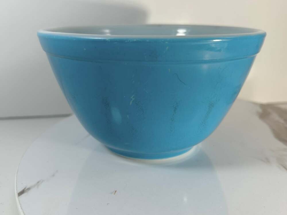Vintage Pyrex Nesting Mixing Bowl 401 Blue Pint And A Half. READ